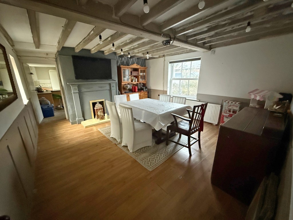 Lot: 82 - HOUSE FOR REPAIR AND IMPROVEMENT - Reception room currently used as dining room